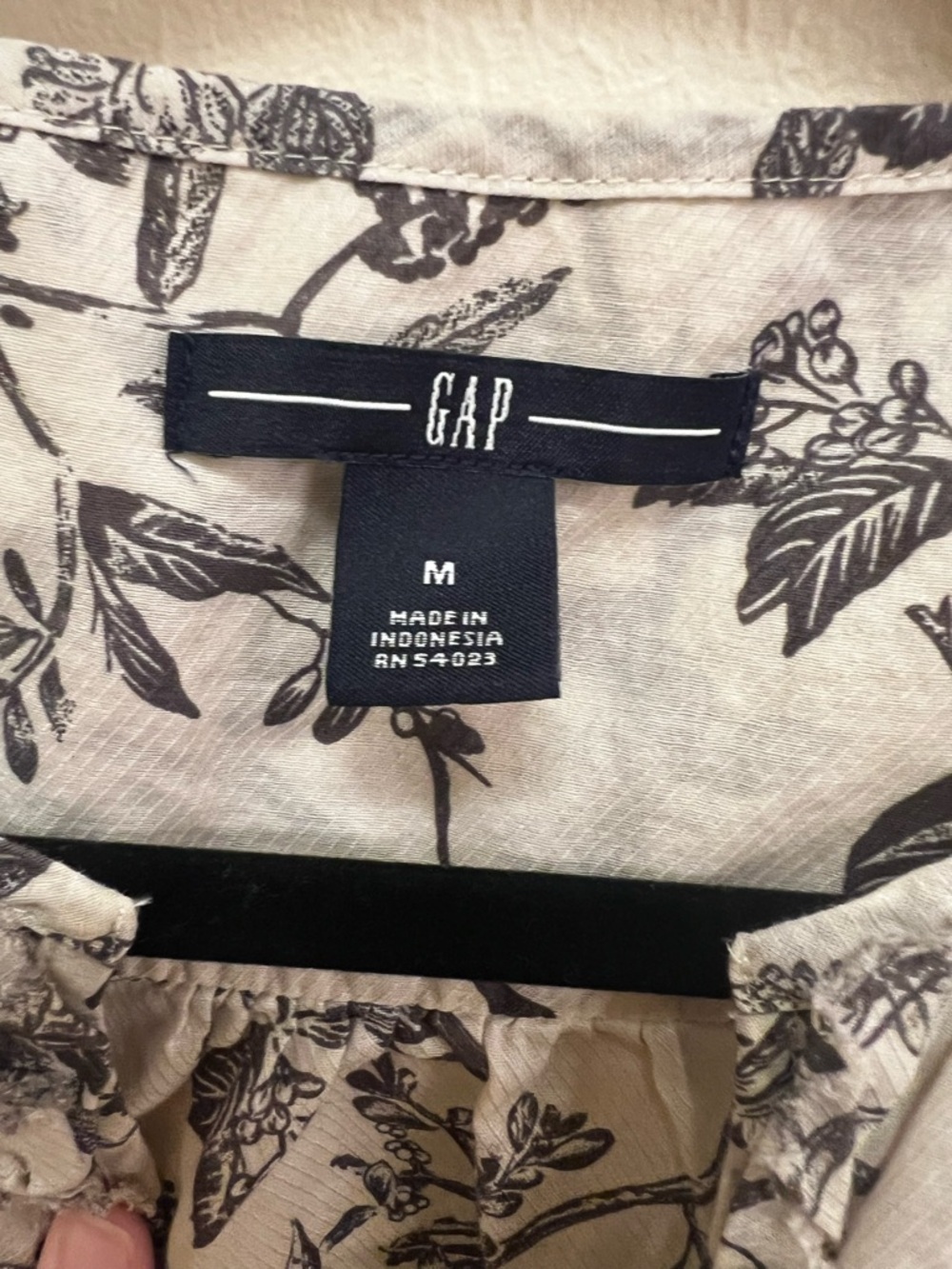 GAP Cream Top with Black Floral Print and Ruffle V-Neck - Picture 4 of 5